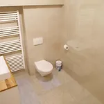With 3 Bedrooms And Free Private Parking Pola