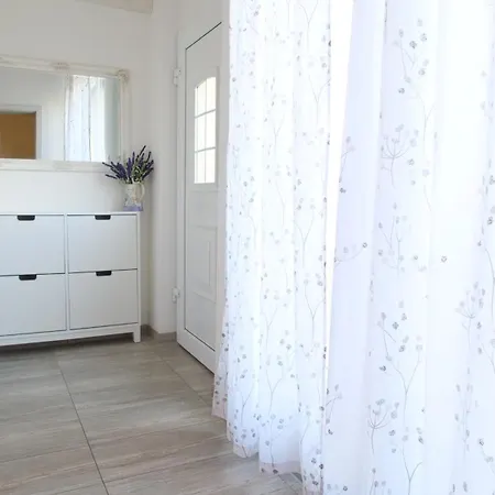 Apartment With 3 Bedrooms And Free Private Parking *