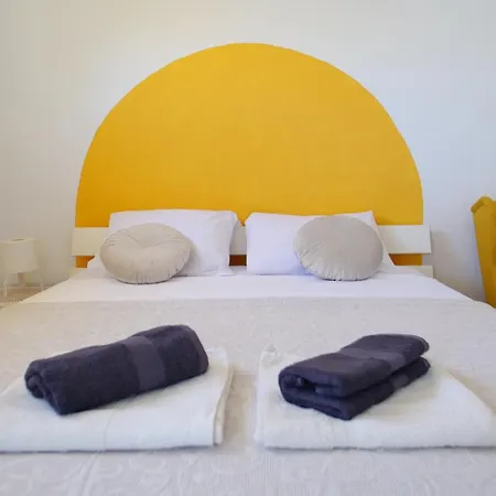 With 3 Bedrooms And Free Private Parking 아파트 풀라