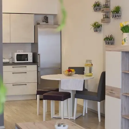 아파트 Apartment With 3 Bedrooms And Free Private Parking Pula 풀라