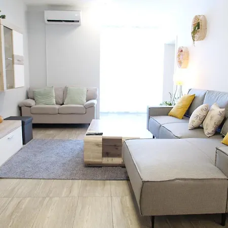 Apartment With 3 Bedrooms And Free Private Parking Pula *